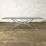 Table basse allongée en verre avec base chromée élégante