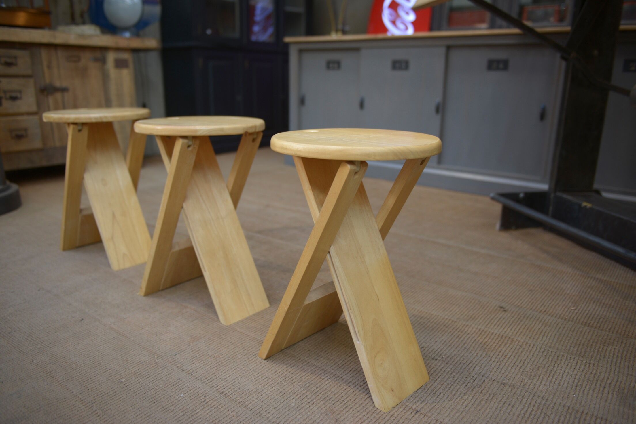 4 tabourets design pliants Adrian Reed, modèle Suzy