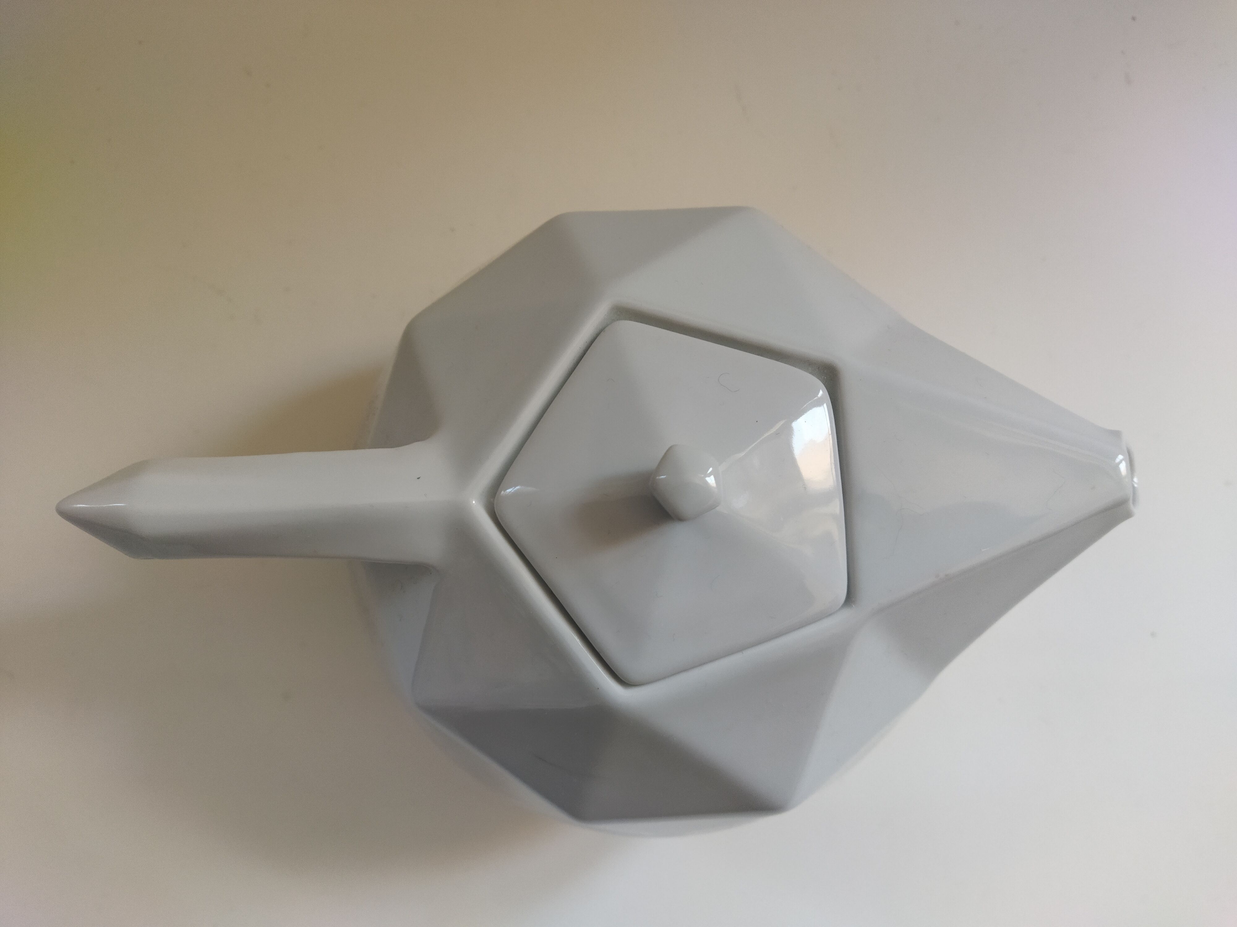 Porcelain teapot Deshoulières