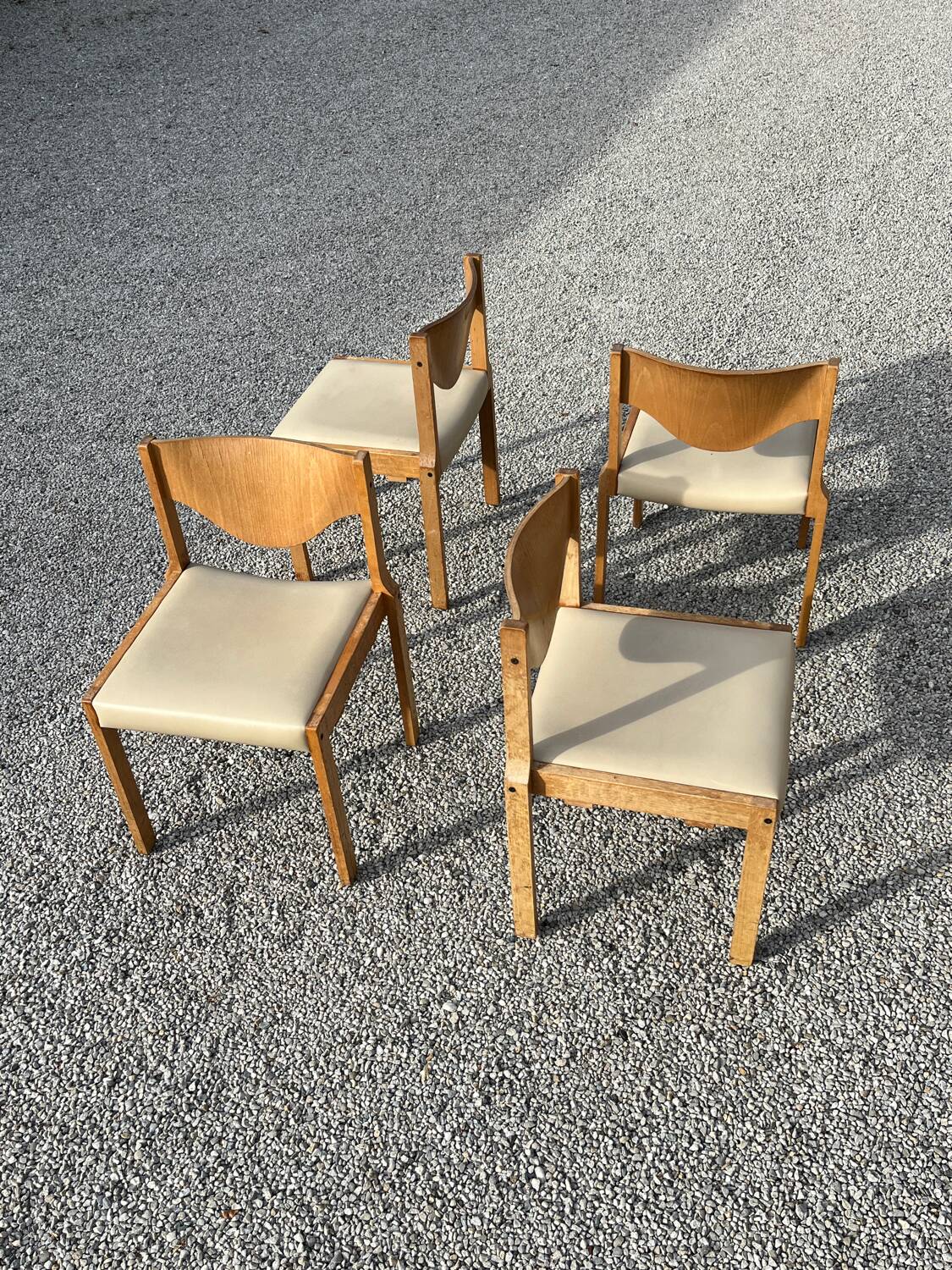 Set of 4 chairs in pine and beige skai / Horgen - Glarus