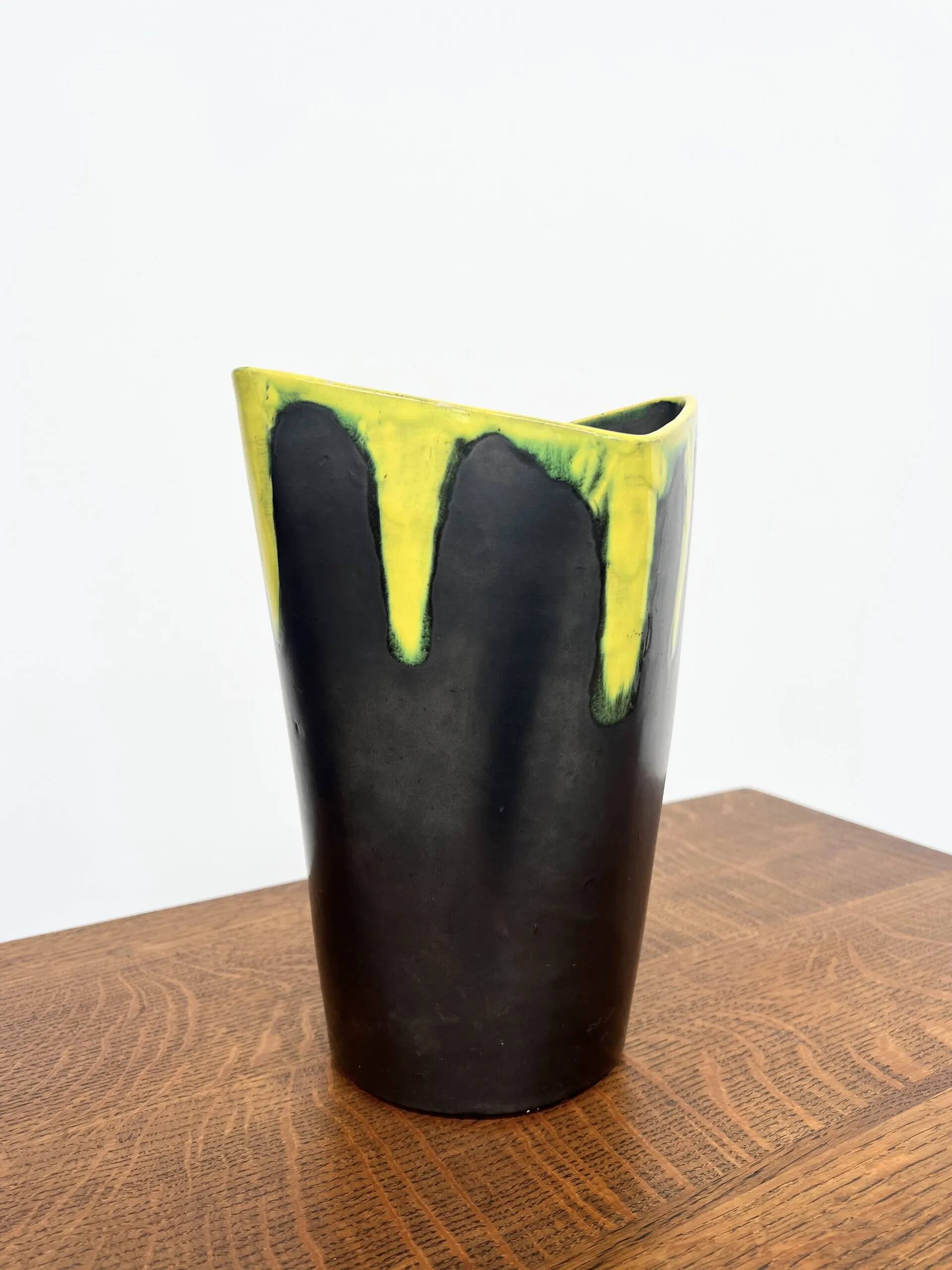 Vallauris Lunetta ceramic vase, model 5J2