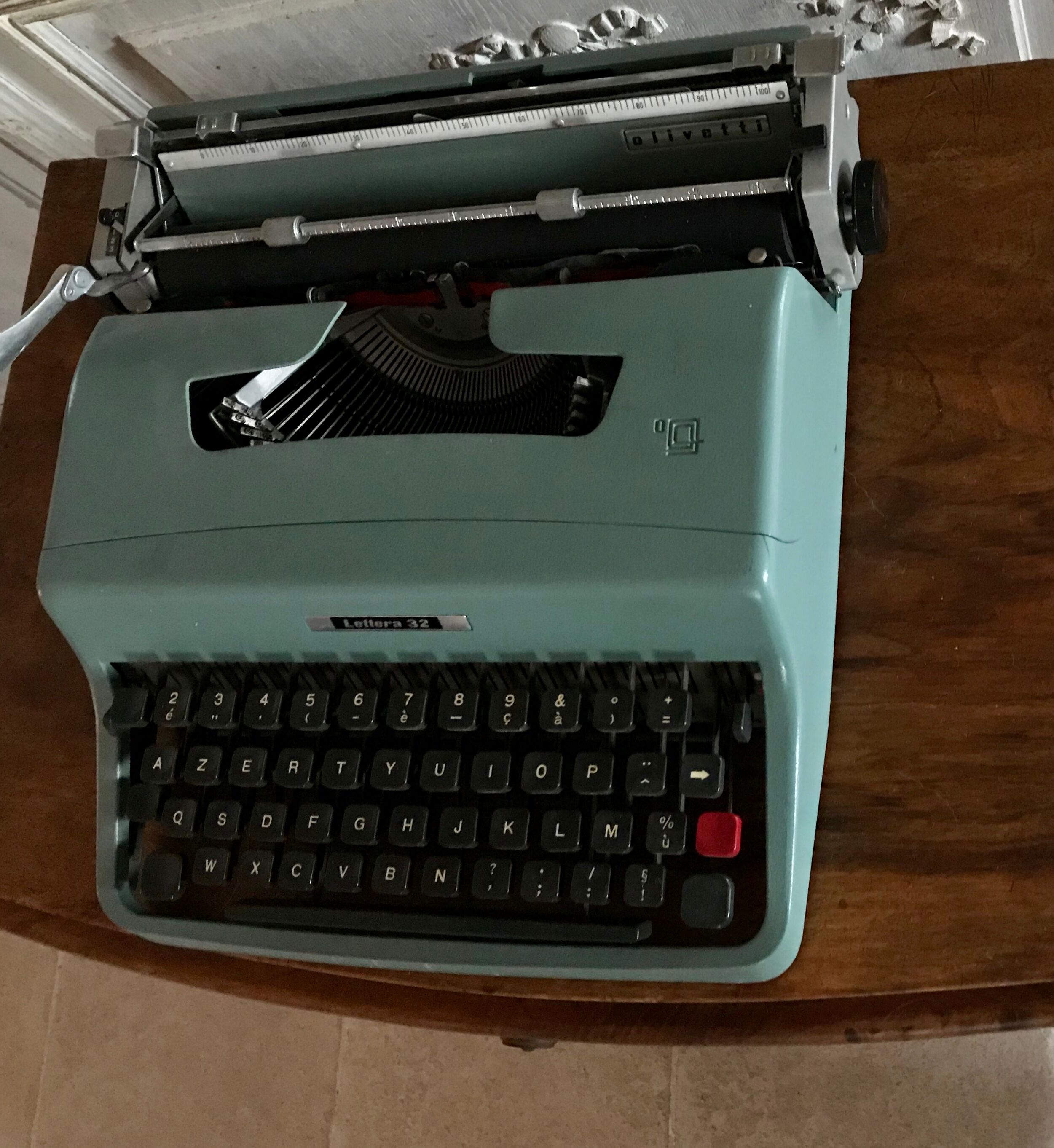 Olivetti lettera 32 typewriter
