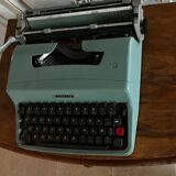 Olivetti lettera 32 typewriter