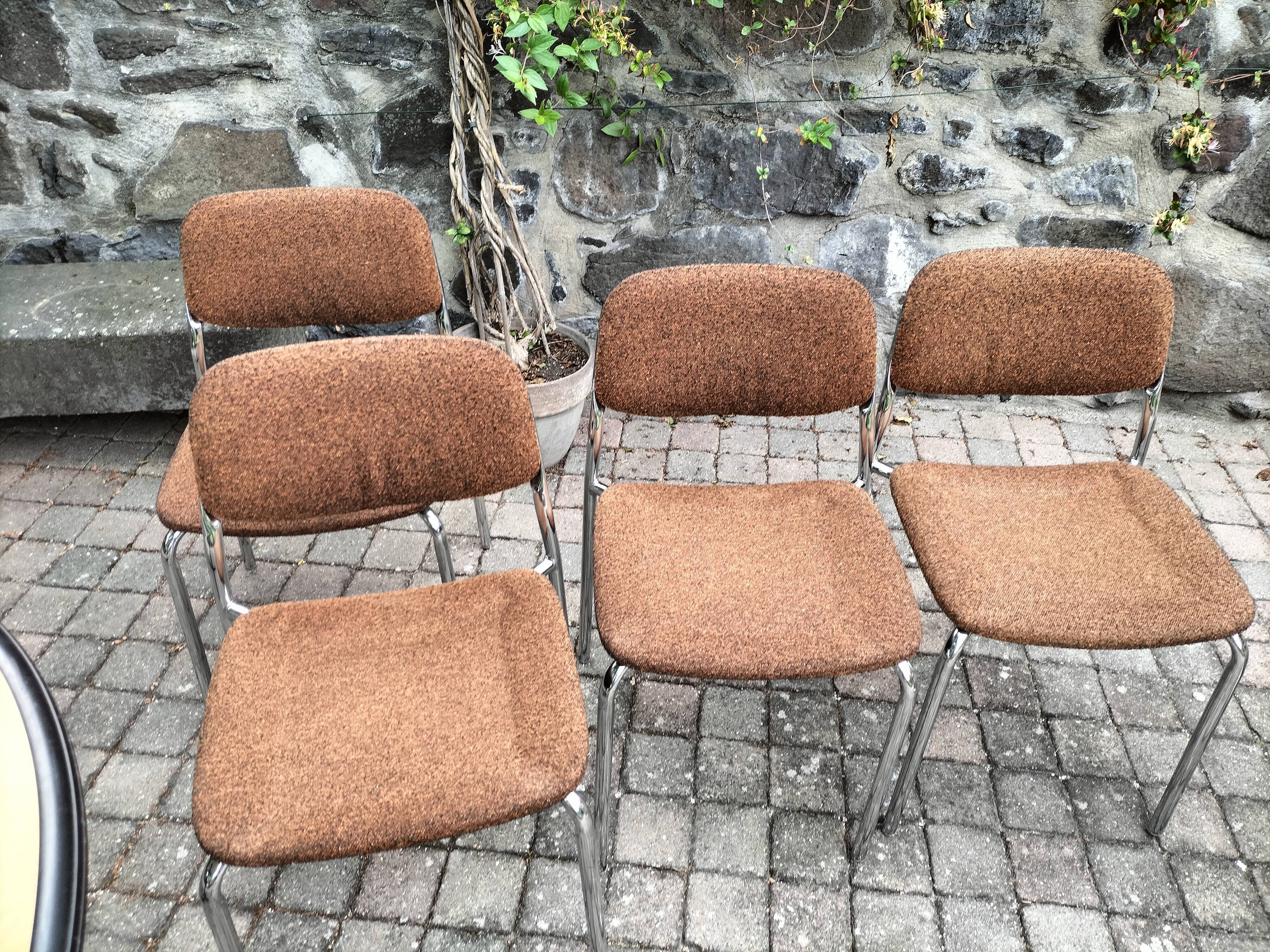 Round table and eurosit chairs