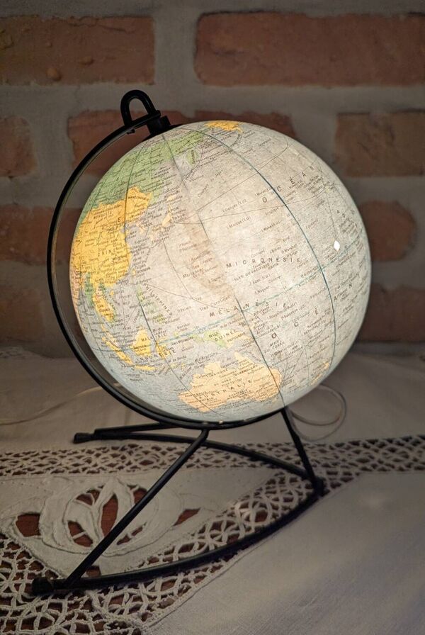 Globe Terrestre Lumineux en verre Girard et Barrère années 60 - 1/8000