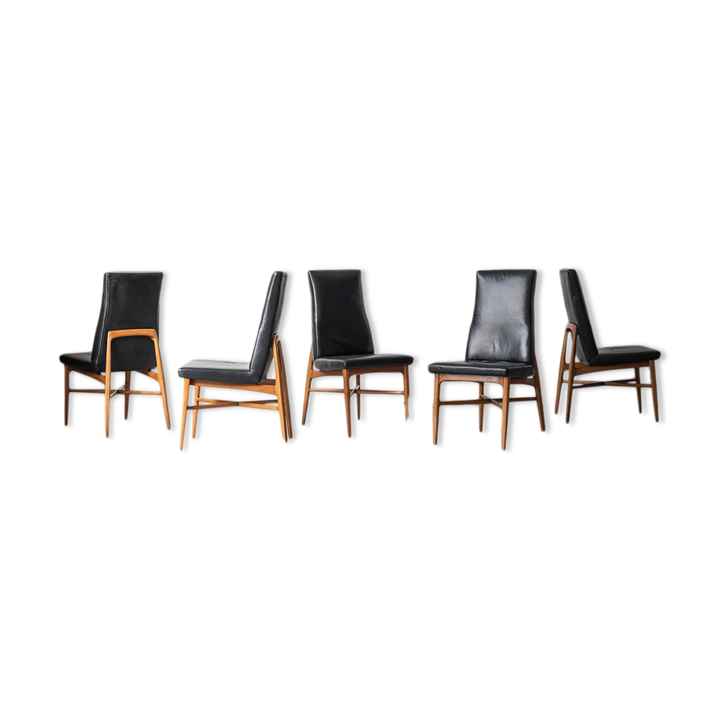 Ensemble de Salle à Manger 5 Pièces pour 4 Personnes, Table de Cuisine Industrielle et 4 Chaises Rembourrées en Cuir Artificiel avec Pieds En Métal | Leroy Merlin