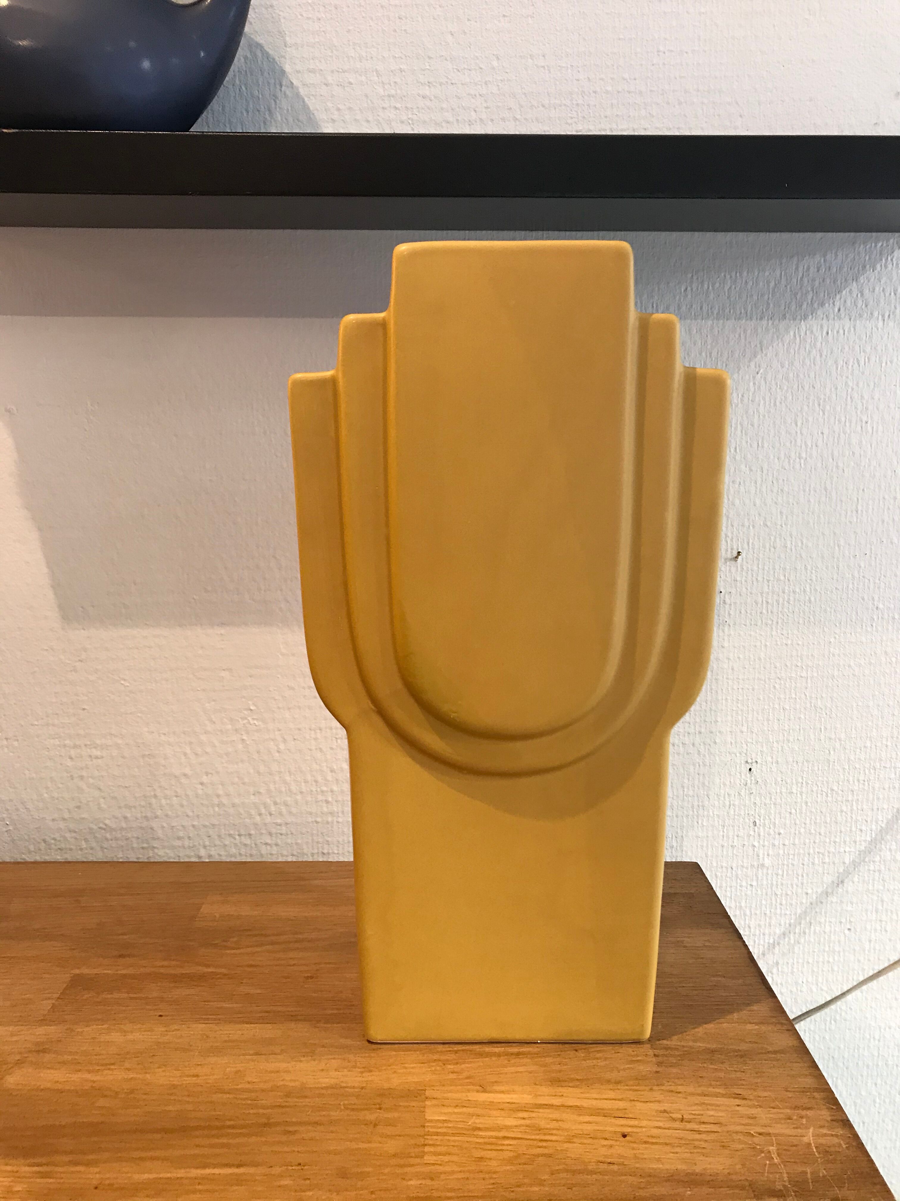 Graphic yellow vase
