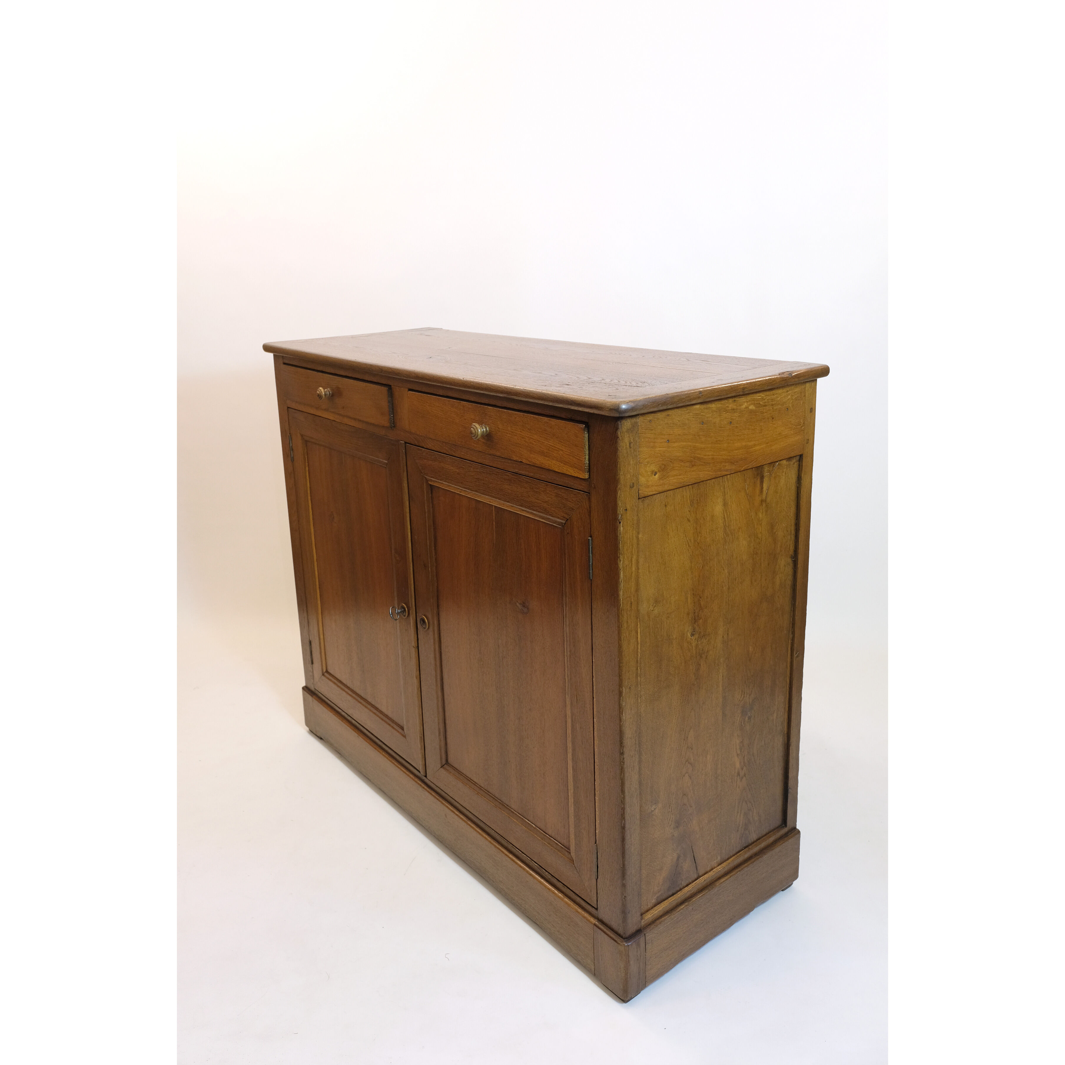 Buffet en chêne naturel du XIXème siècle.