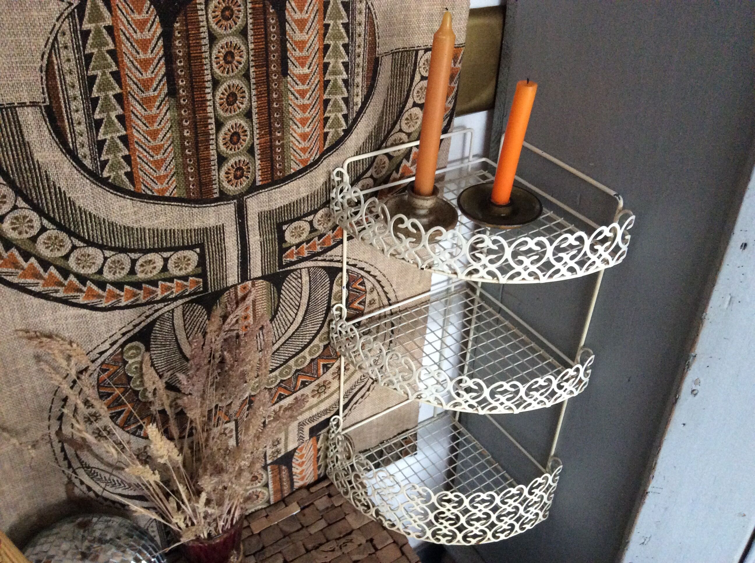Corner shelf