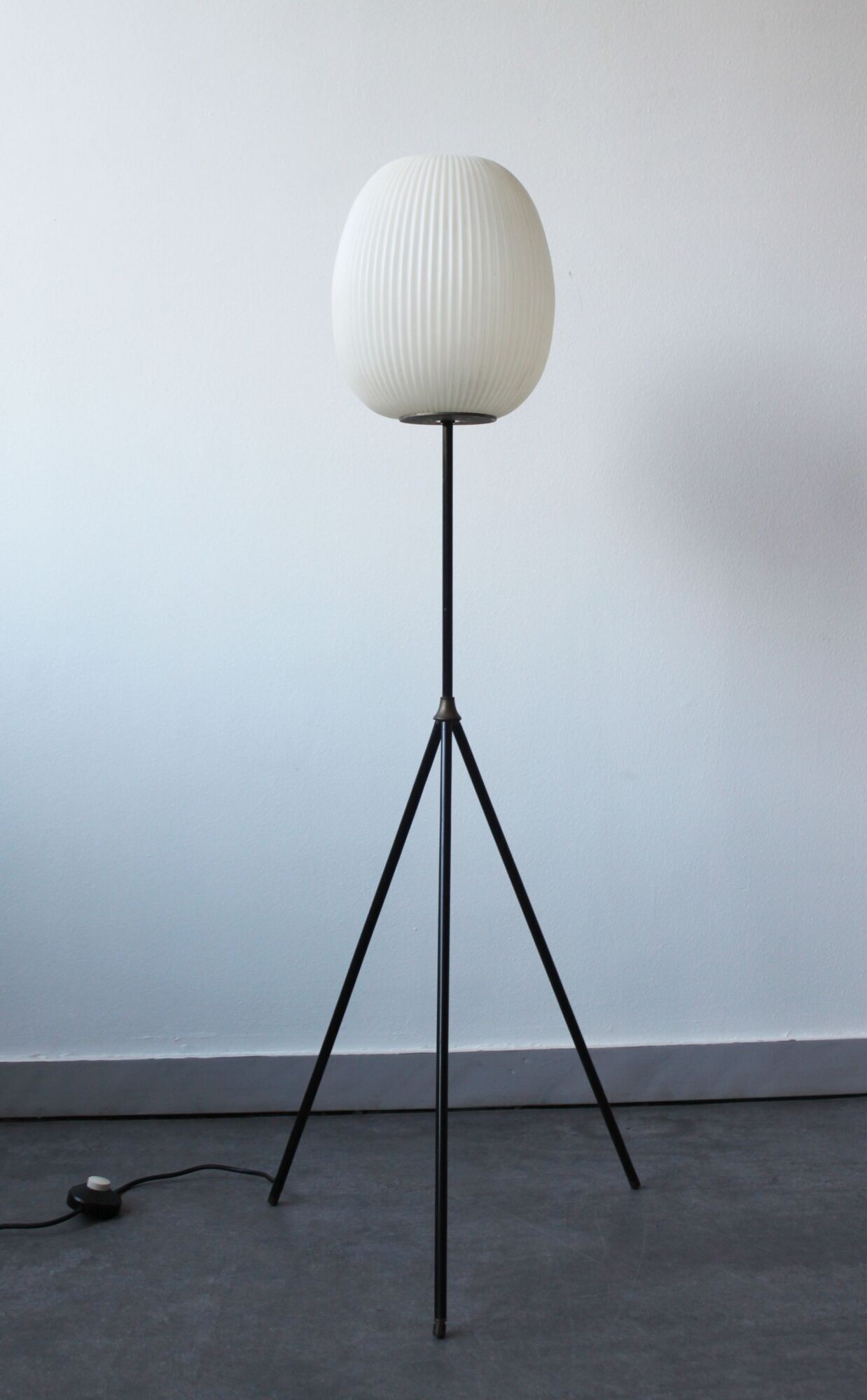 Lampadaire tripode en rhodoïd par Aro Leuchten, Allemagne, 60's