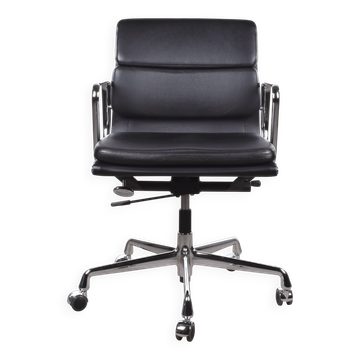 Charles & Ray Eames EA217 Office Chair polished aluminum and black leather
