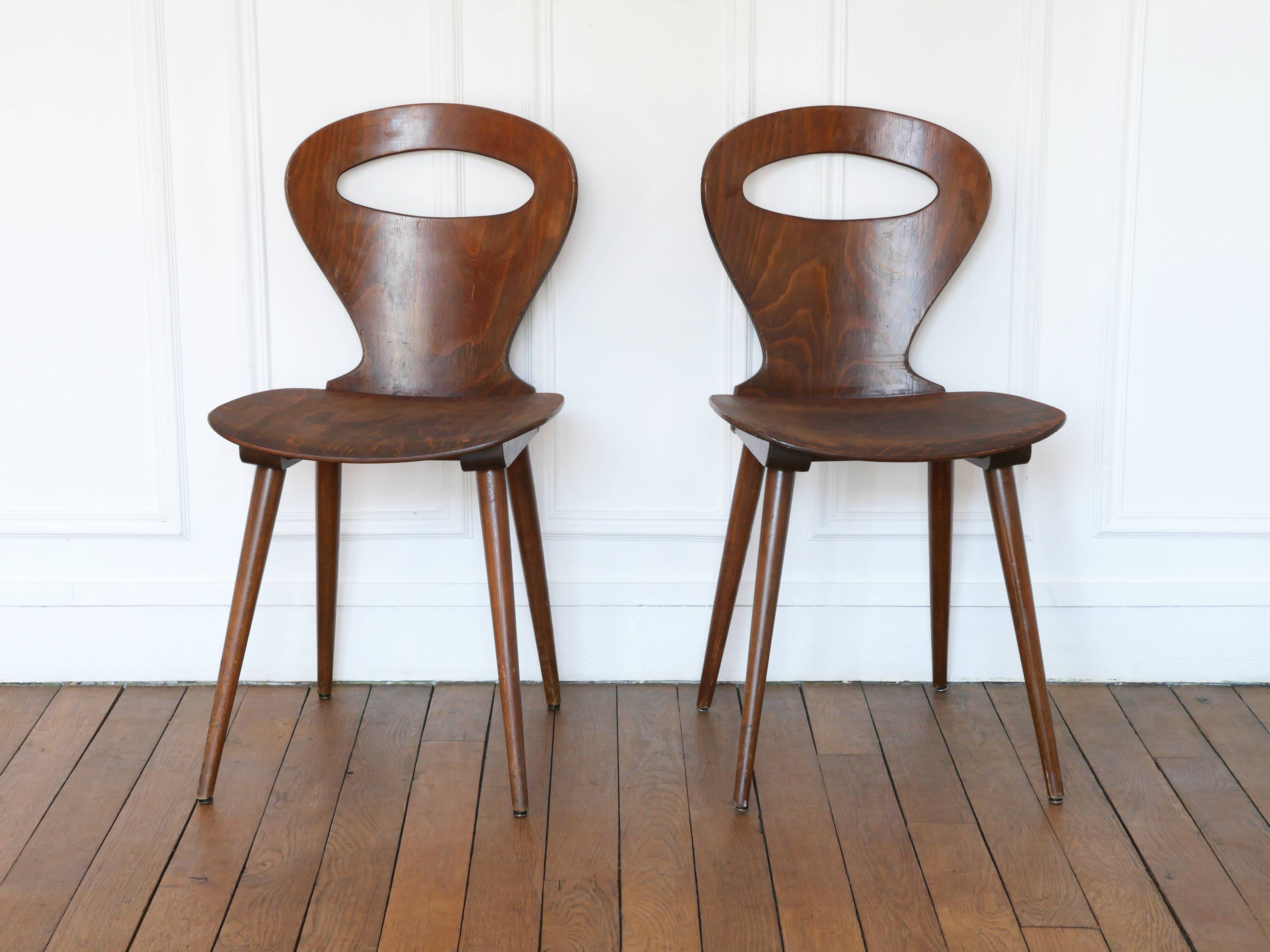 Suite of two Baumann Fourmi chairs