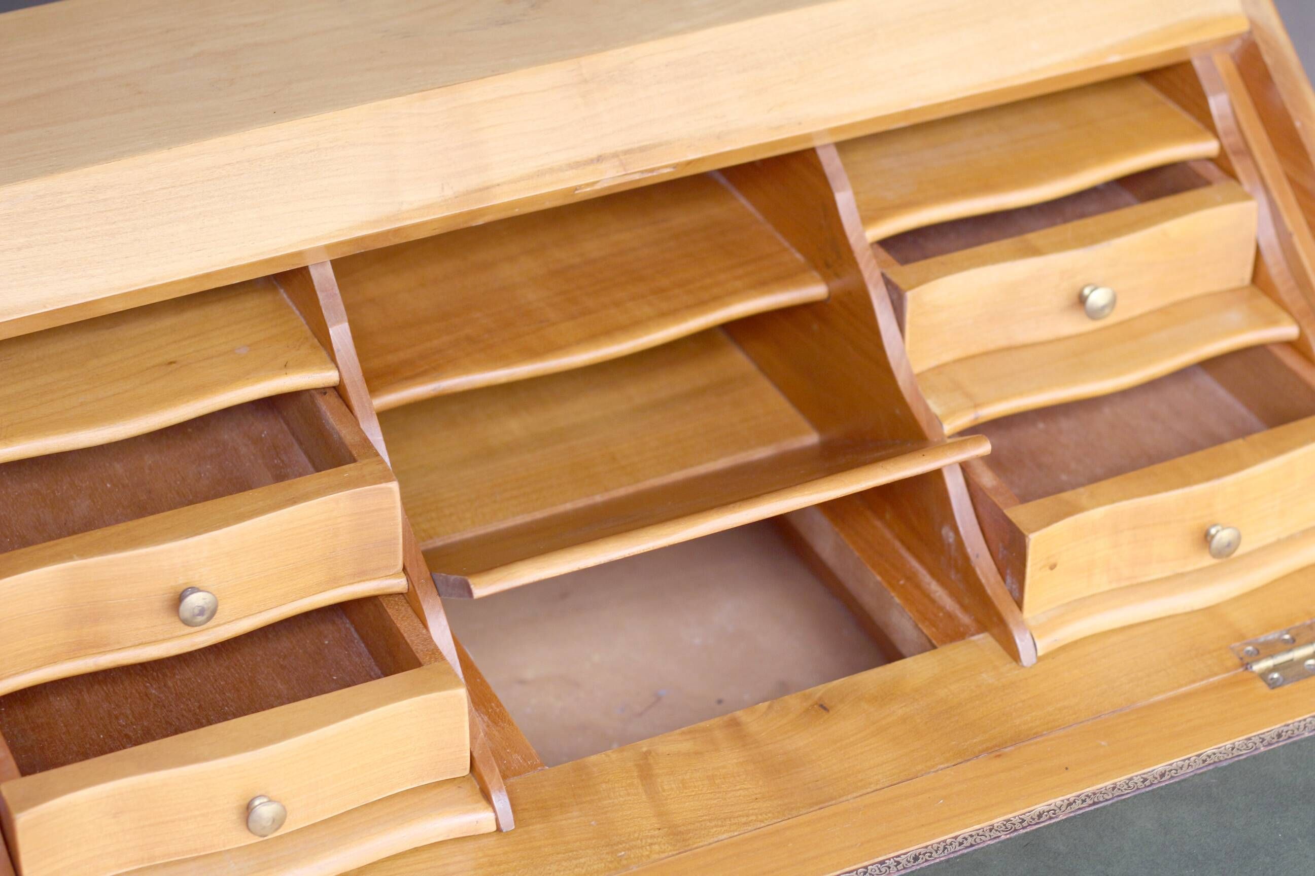 Sloped wooden desk in light wood, ideal for remote work. Secret drawer.