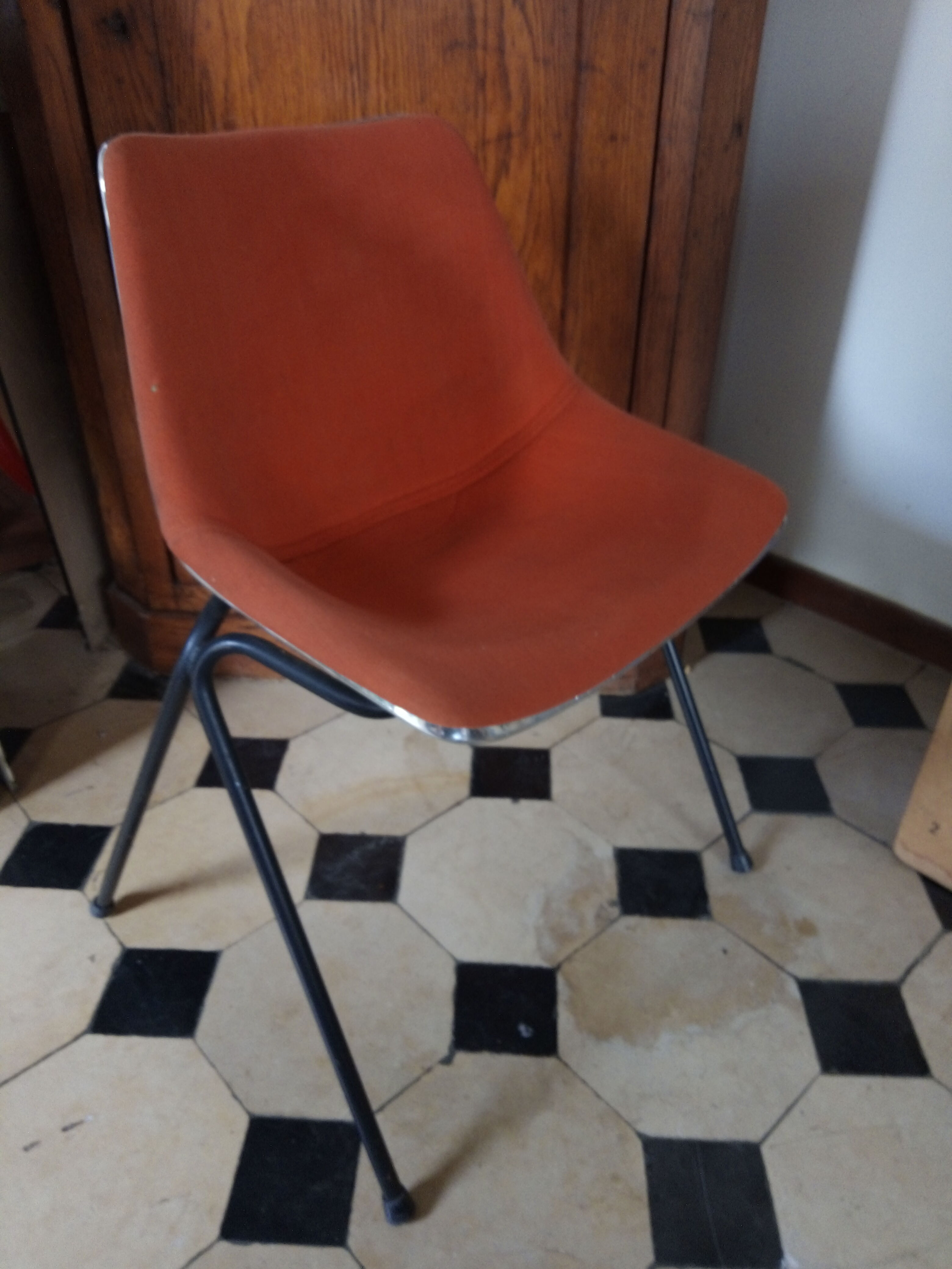 L202 chair by Roland Schweitzer for Lafarge