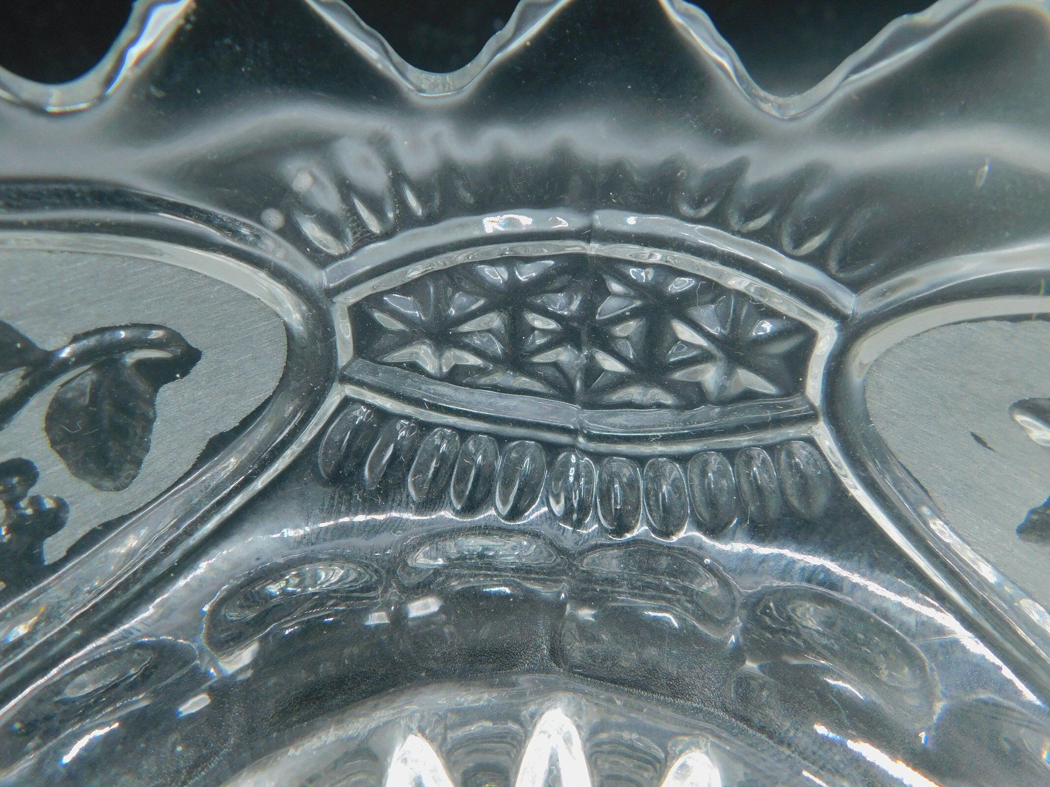 Vide-pocket / crystal cup with floral decoration