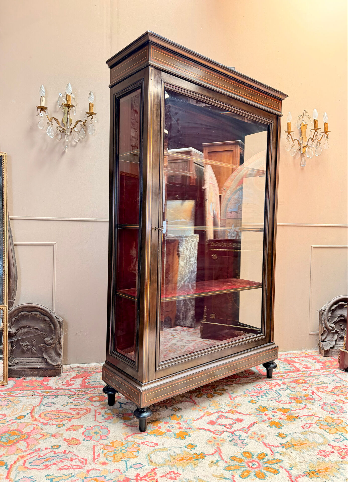 VITRINE DE PRÉSENTATION EN BOIS NOIRCI DE STYLE LOUIS XVI XIX EME SIÈC