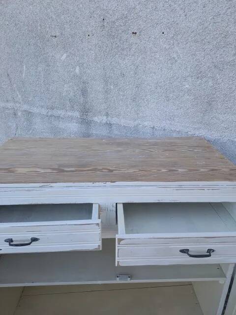 Buffet vintage white