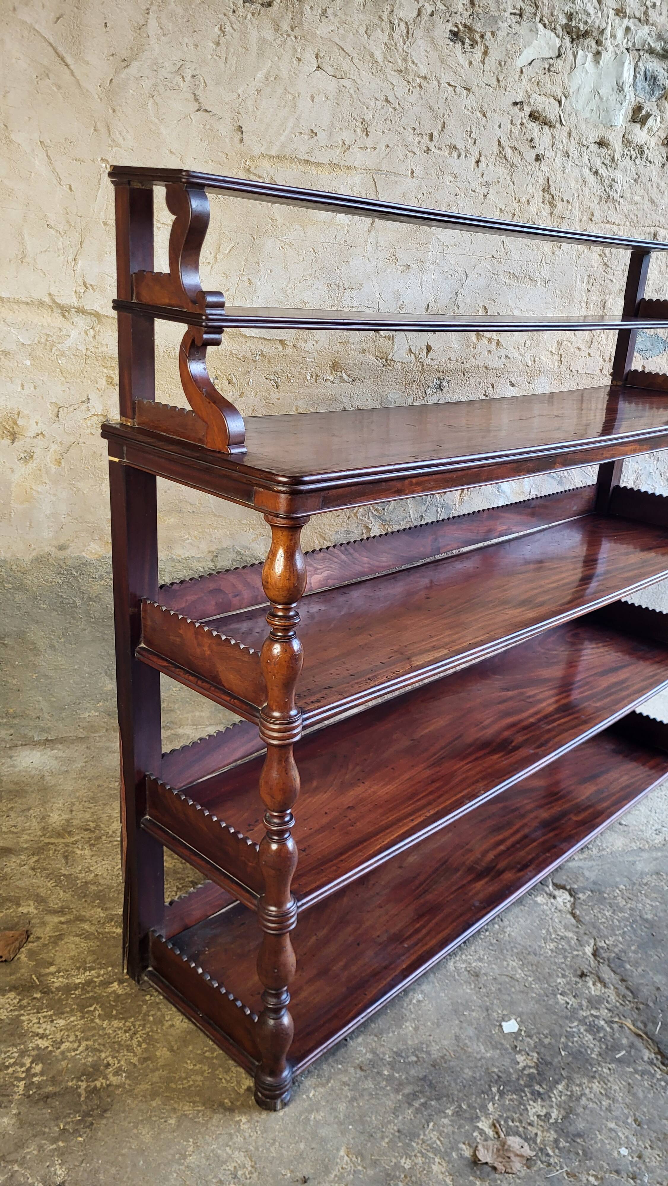 Etagère d'applique en acajou