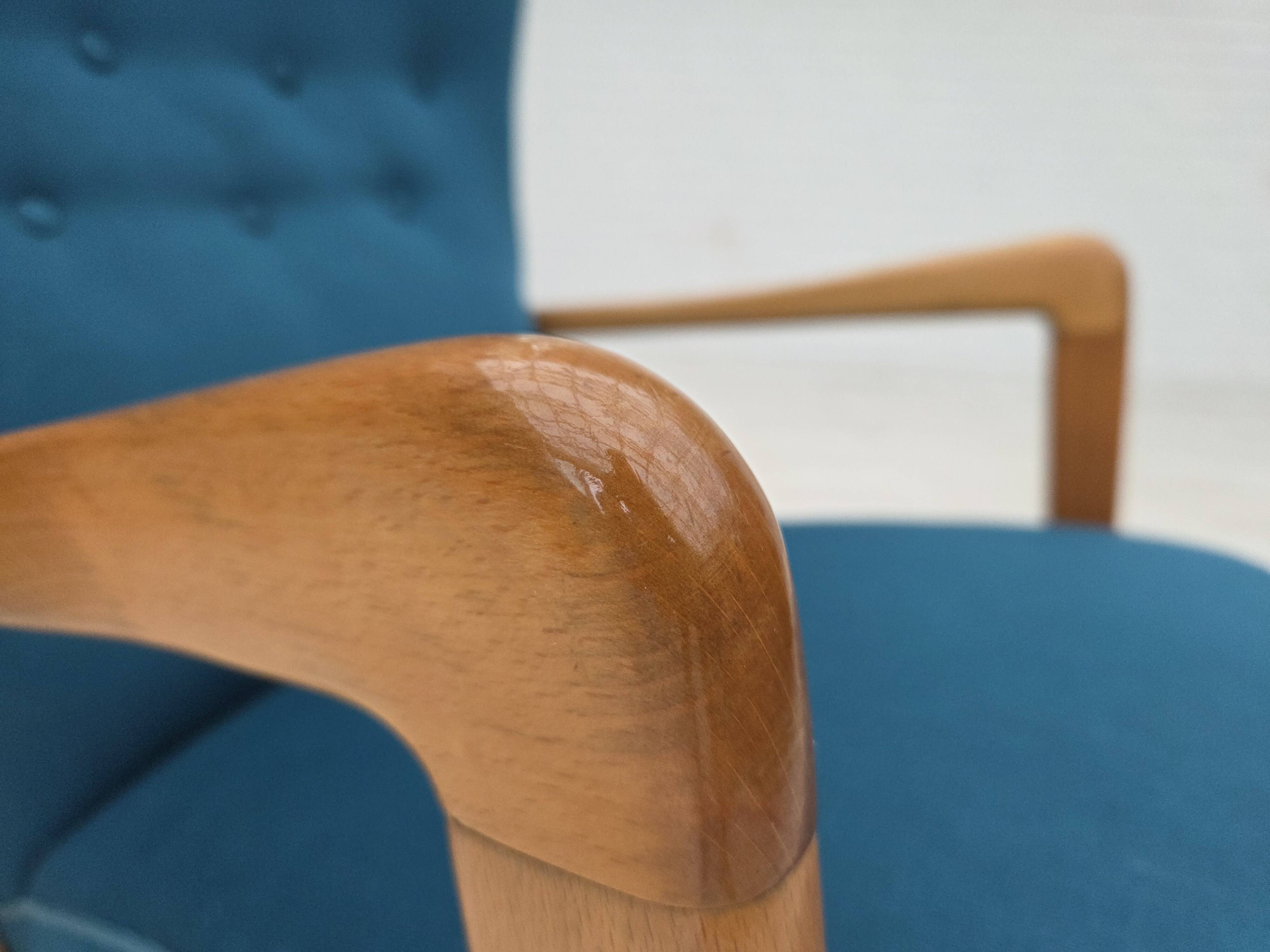 Fauteuil danois des années 1970 par Fritz Hansen, en laine de mobilier, bois de hêtre.