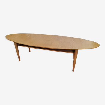 Oval scandinavian coffee table