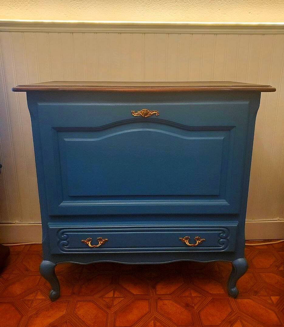 French vintage chest of drawers