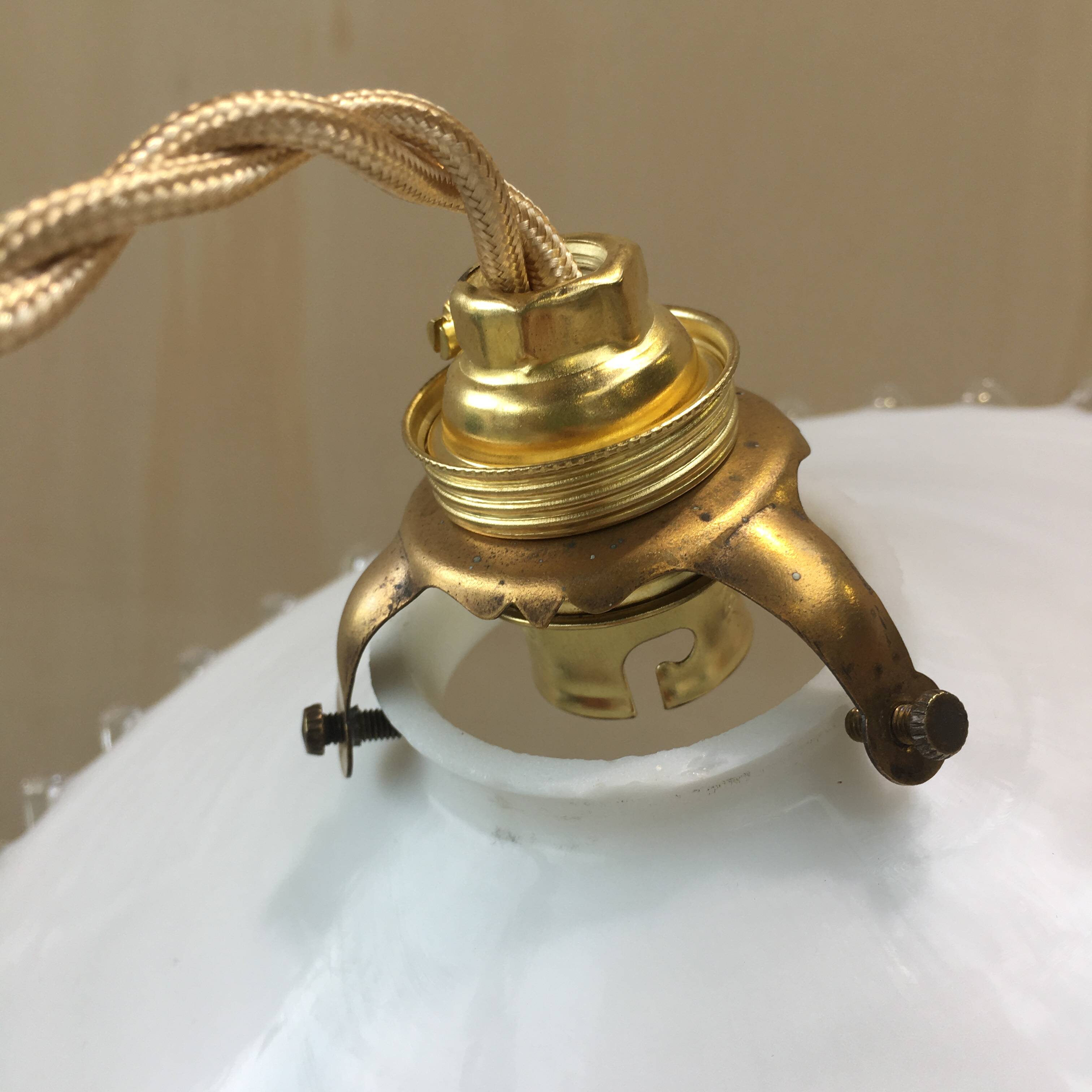 Pair of pendants in white opaline and transparent serrated edges