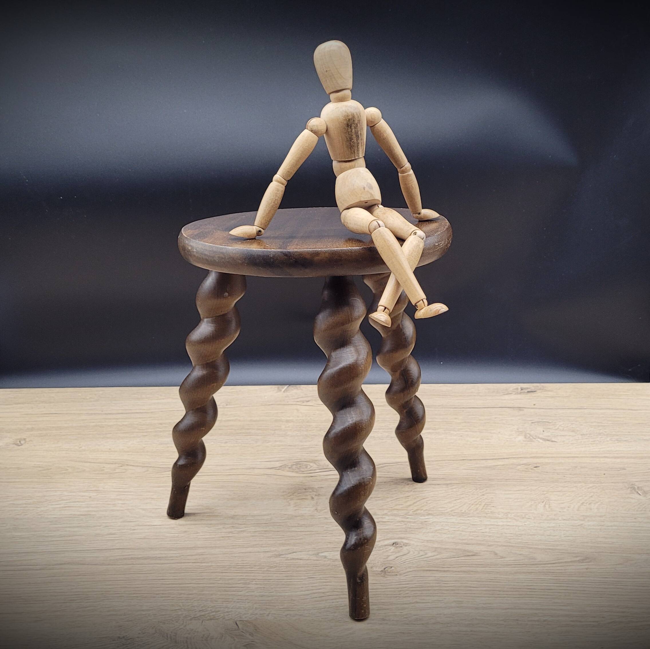 Tripod stool with twisted turned feet