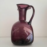 Carafe d'Empoli en verre soufflé violet