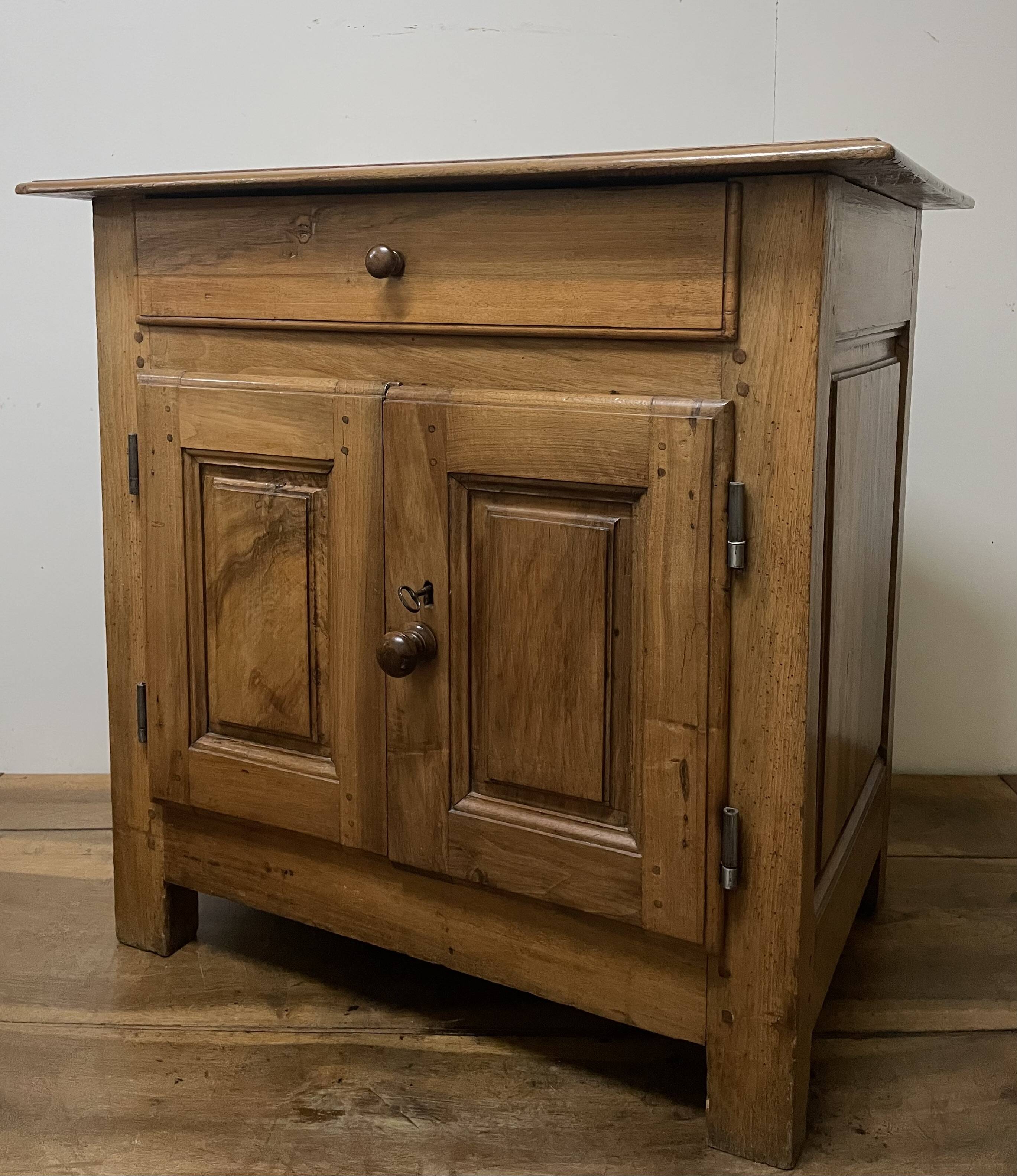 Small Community Furniture in Walnut from the end of the 18th century