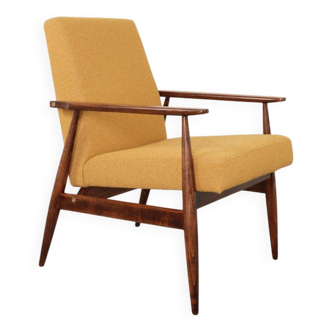Fauteuil scandinave jaune moutarde bouclé conclu par H.Lis