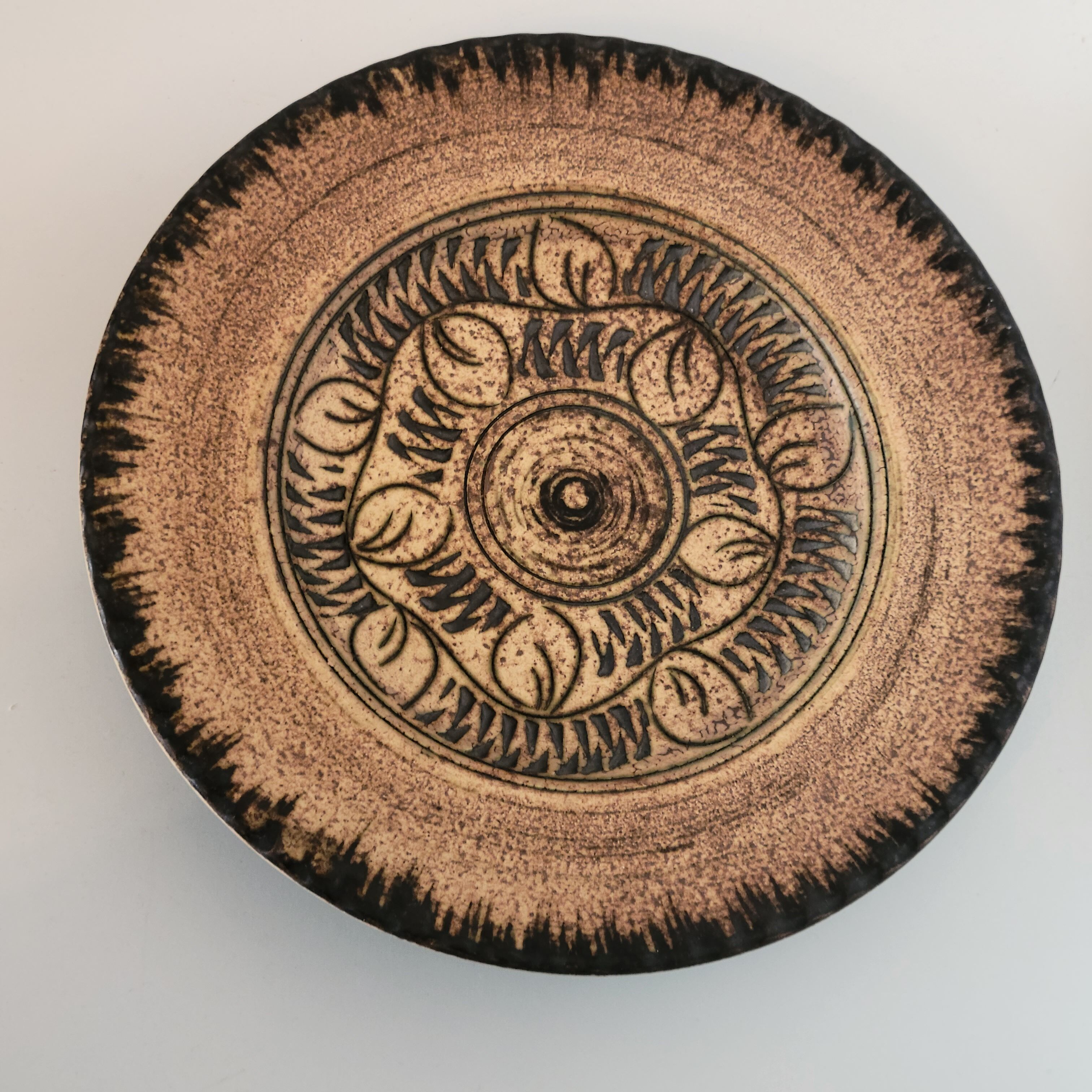 Large vintage stoneware ceramic plate to identify