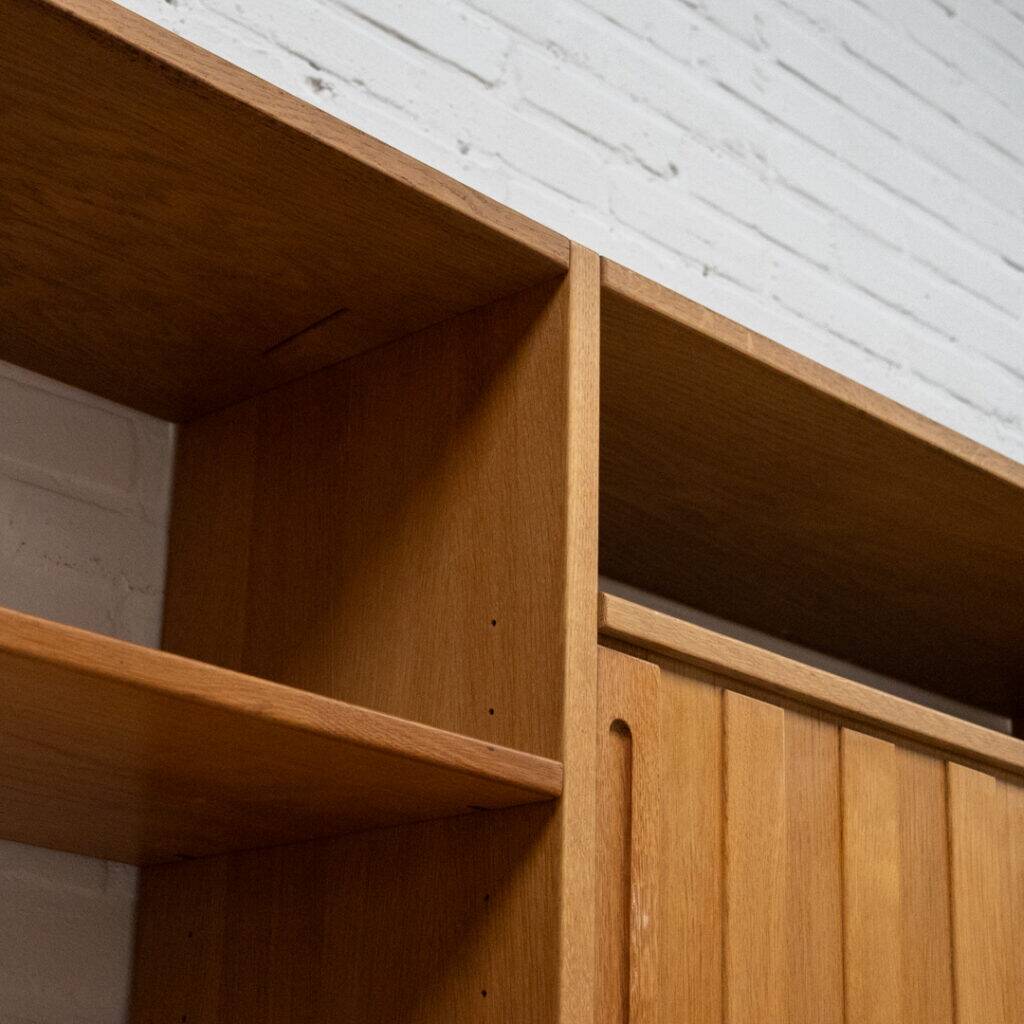 Etagère murale RY 100 par Hans Wegner pour Ry Møbler 1960