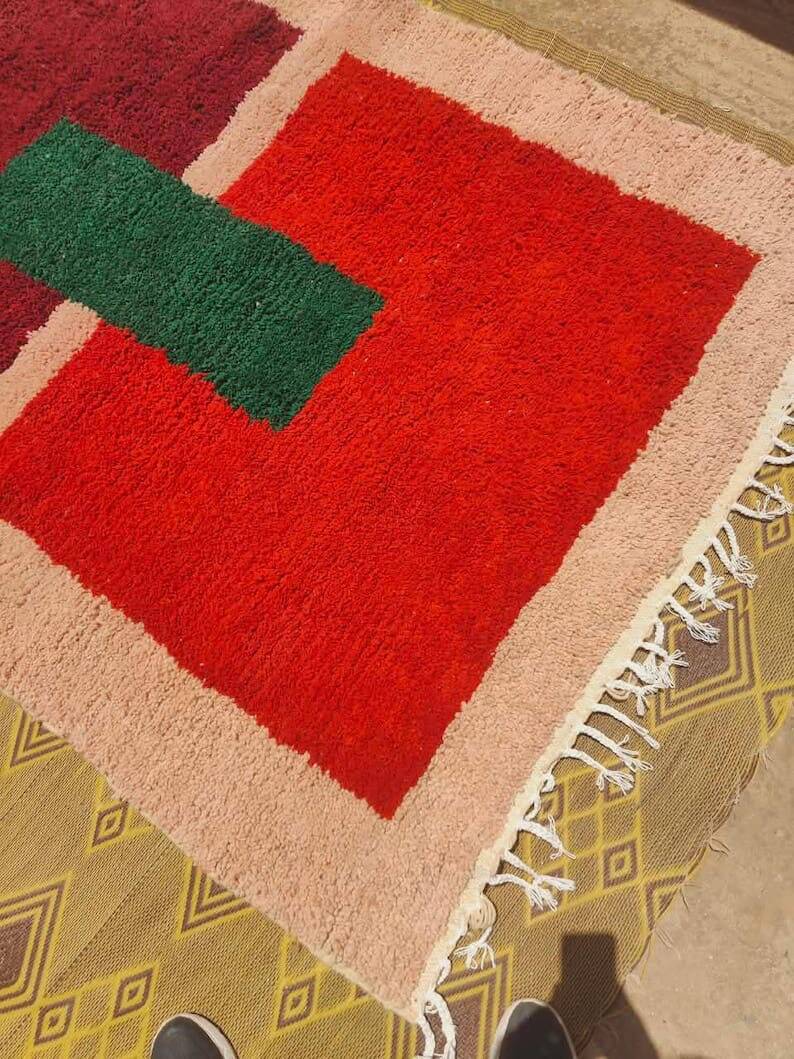 Pure wool rug, handwoven in traditional craftsmanship, size 150/250 cm.
