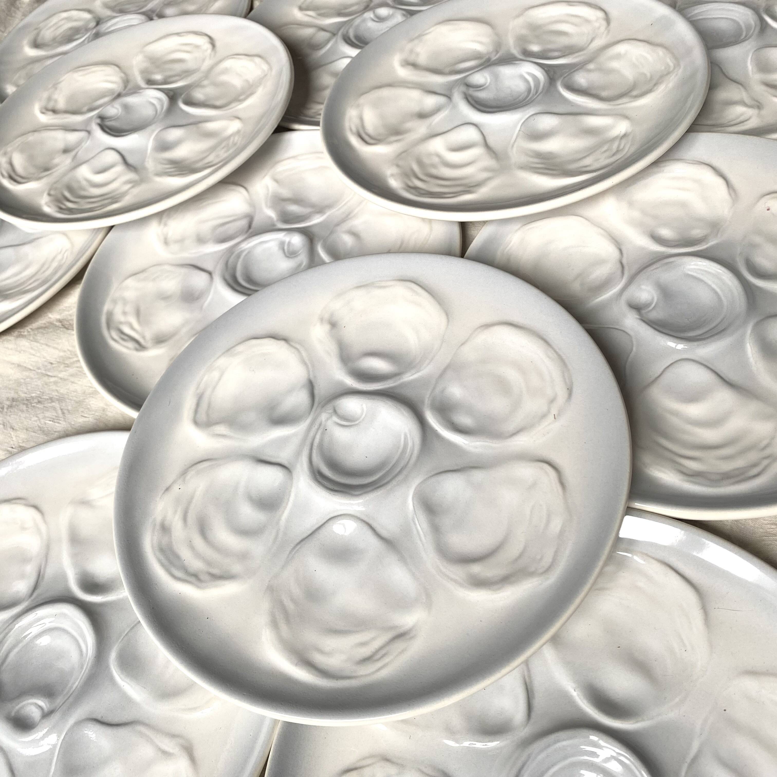 12 Saint Amand oyster plates, sky blue and white