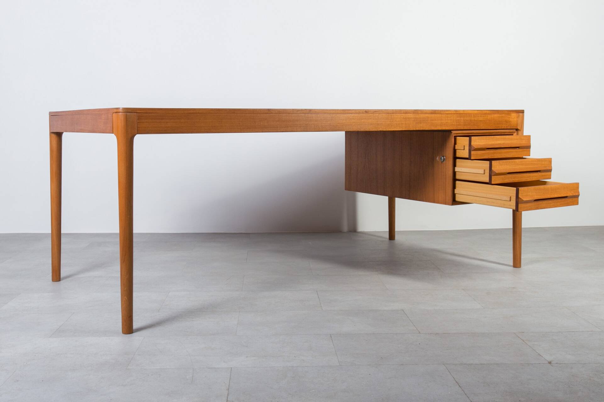 Mid-century modern teak desk by Torbjørn Afdal for Bruksbo, 1960s