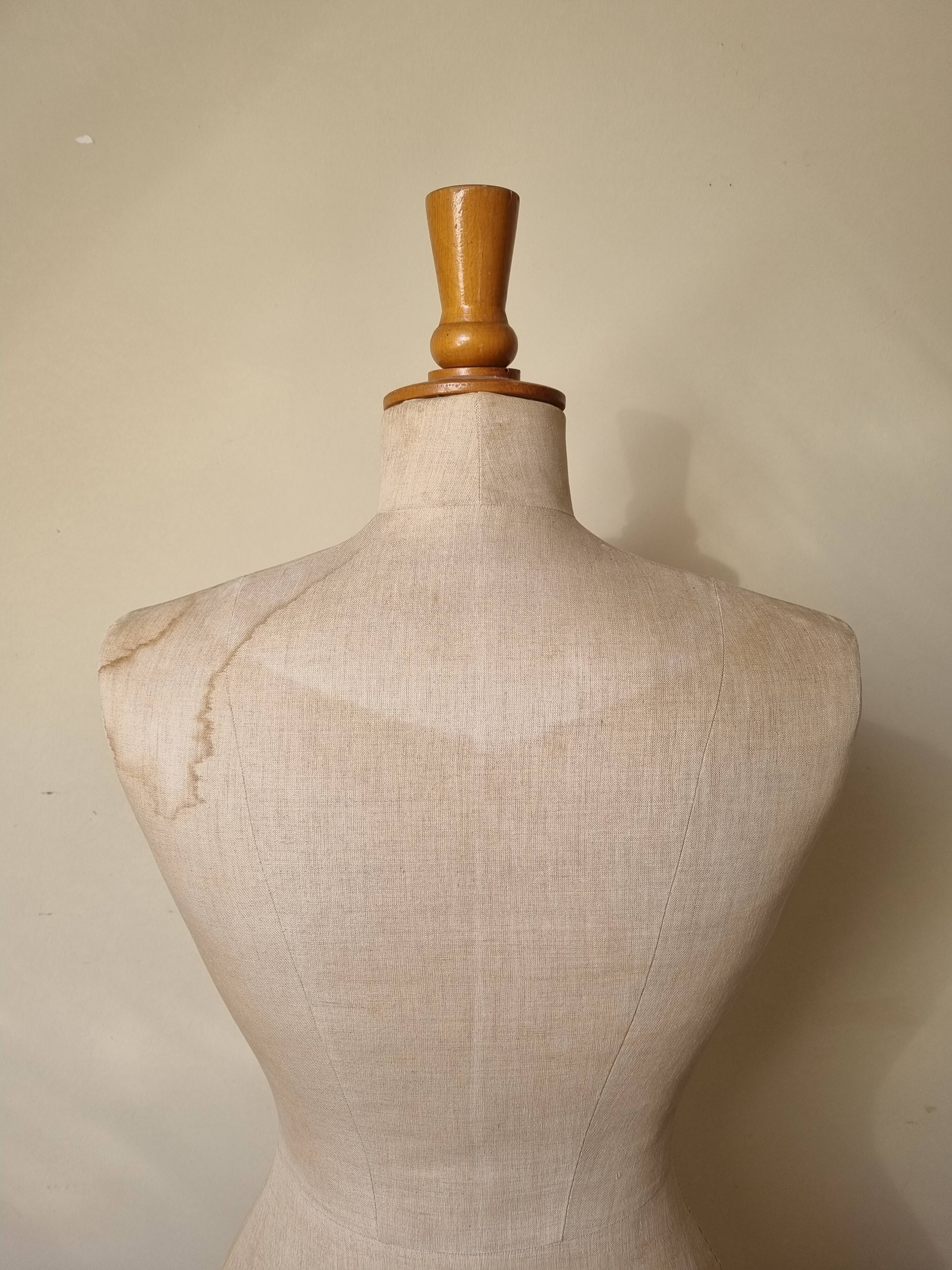 Bust of vintage seamstress Gérard Paris