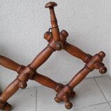 Extendable wooden coat rack