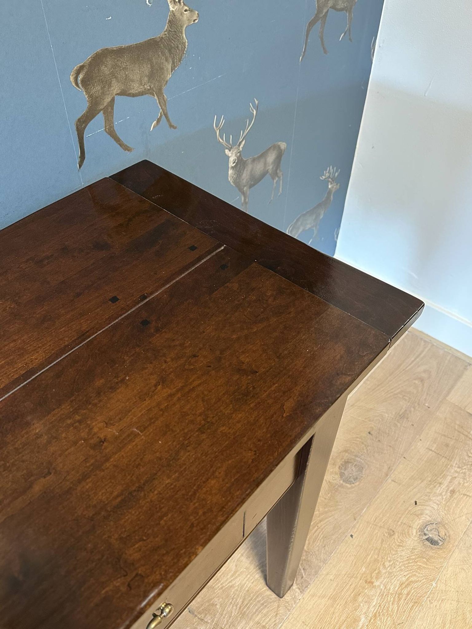 Table console en bois de cerisier avec 3 tiroirs