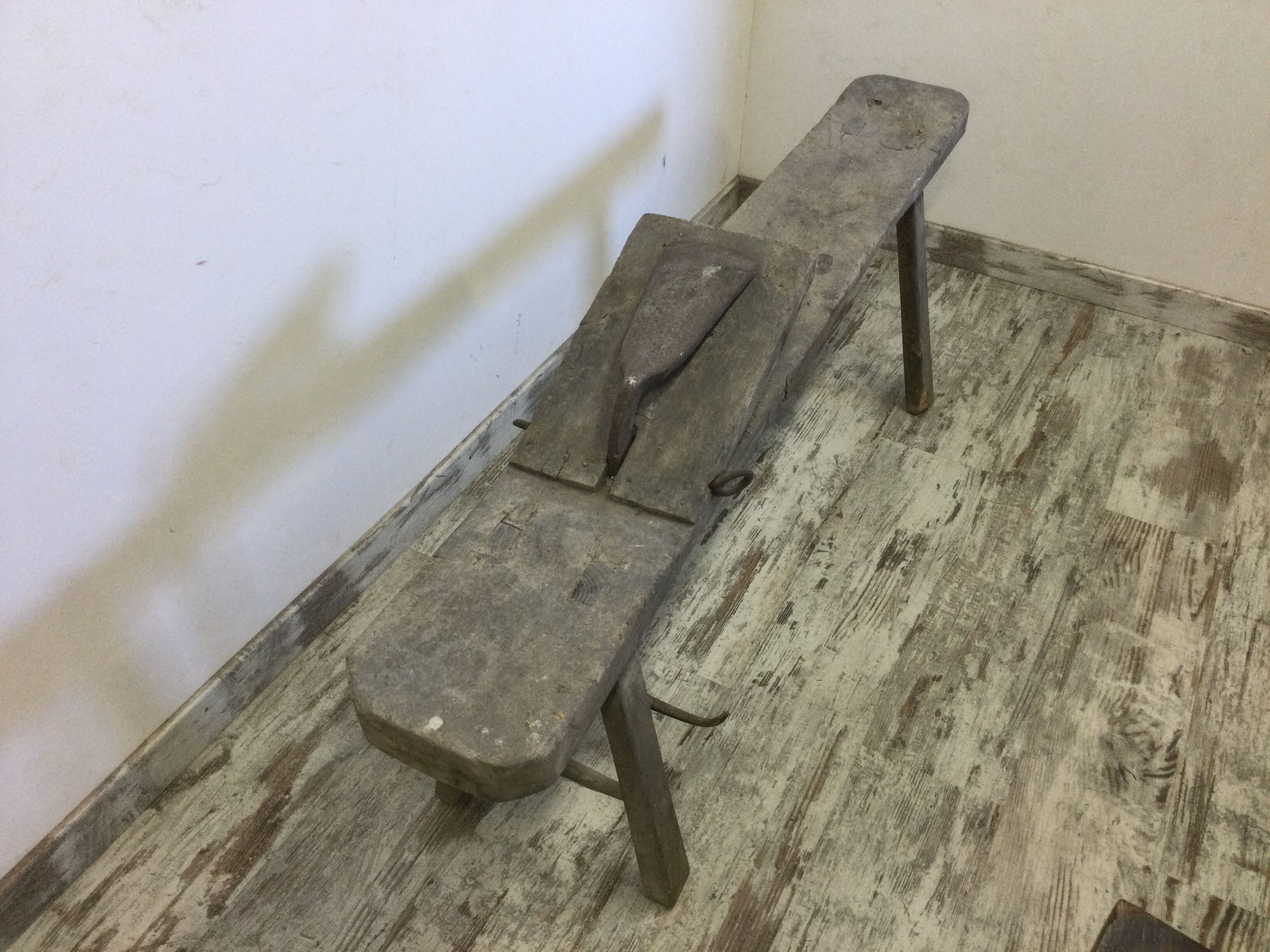 Donkey bench or bench to hover
