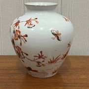 Vase decorated with birds and butterflies