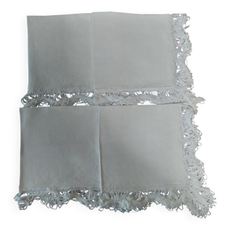 Set of four linen napkins with bobbin lace 31 X 32 cm