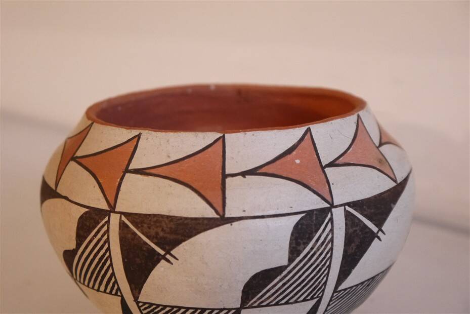 Acoma pottery vase Native American 1930
