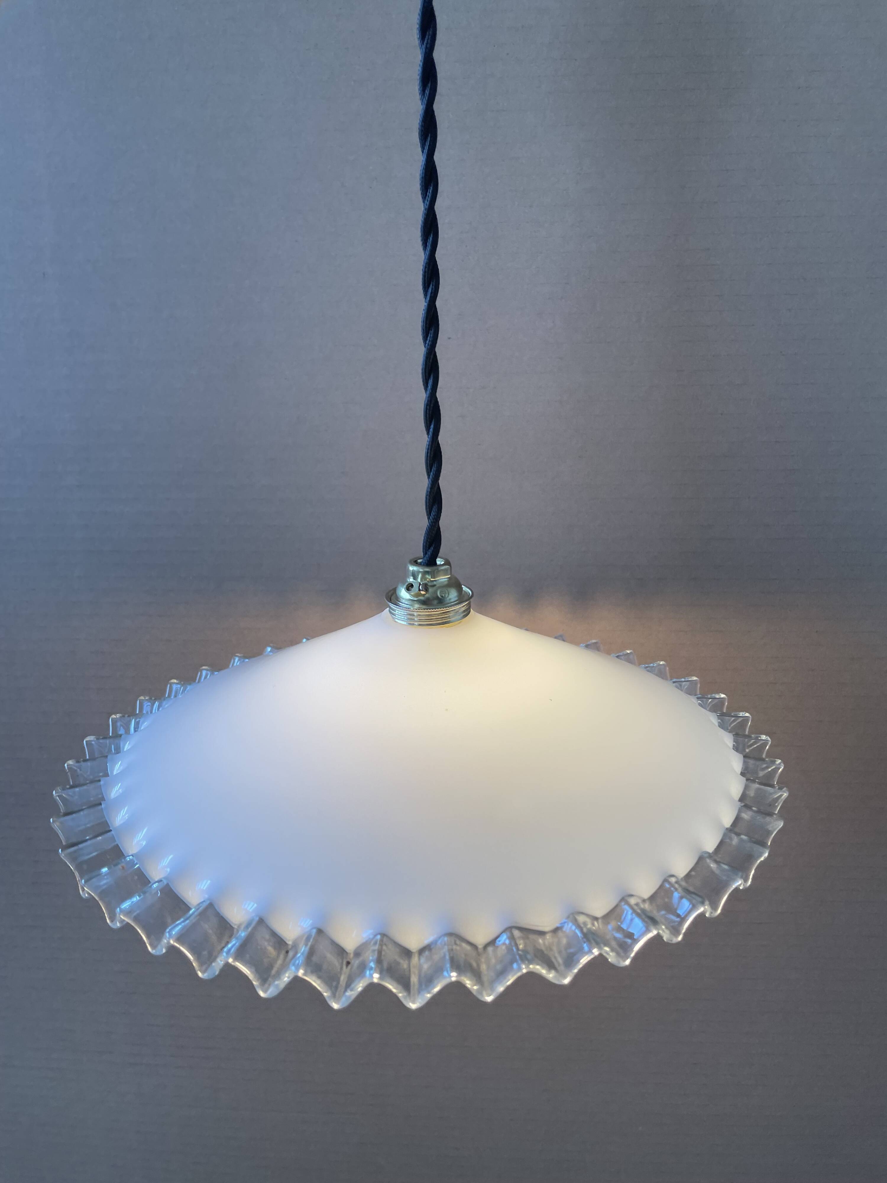 Suspension opaline ancienne