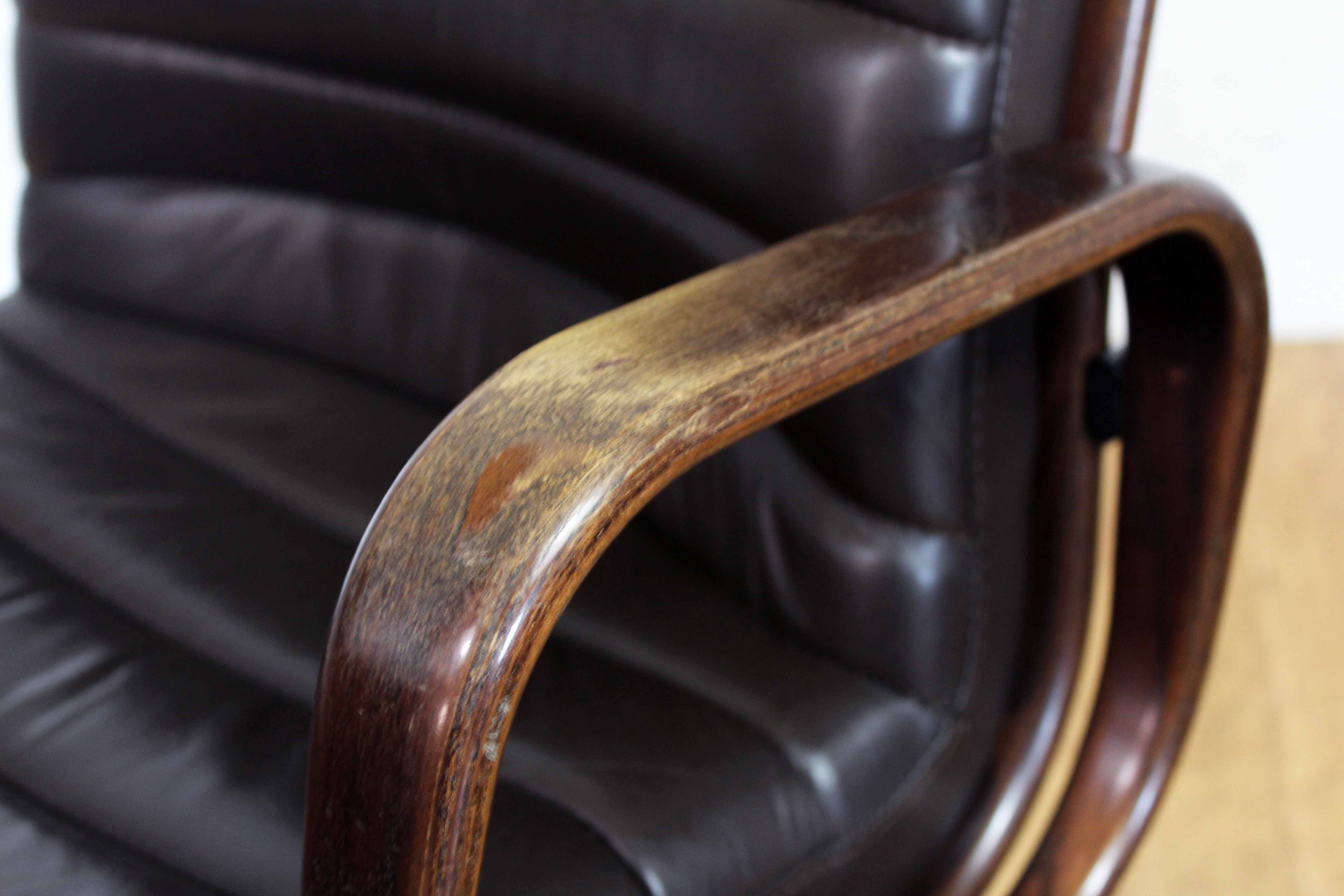 Stoll Giroflex conference chair in leather and 1960s wood