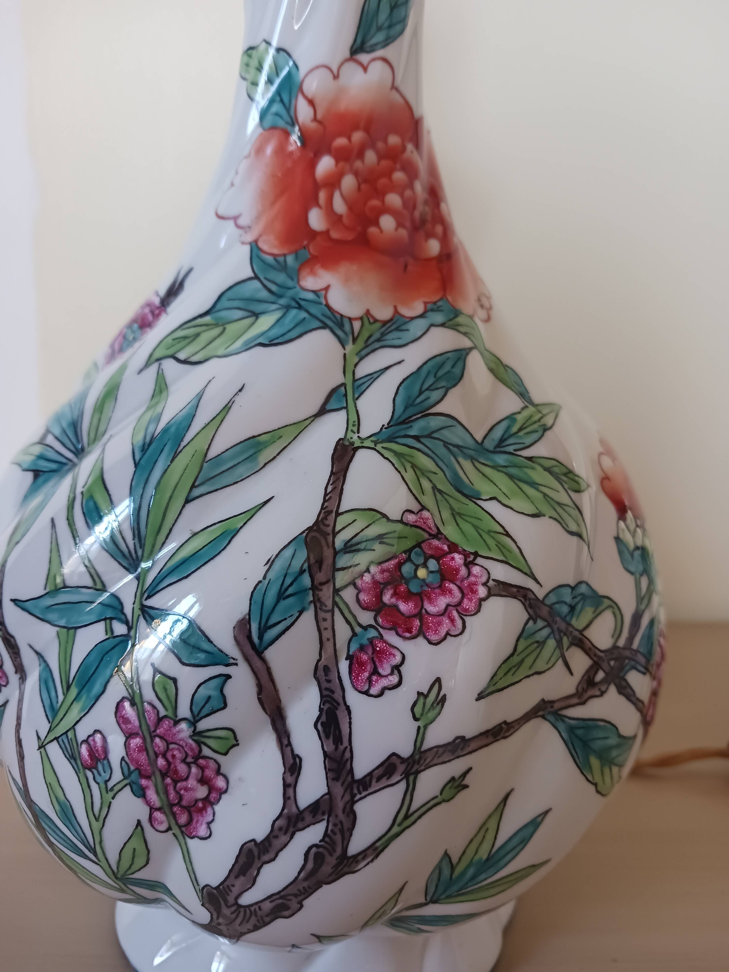 Antique lamp, in Paris porcelain, with Japanese decoration