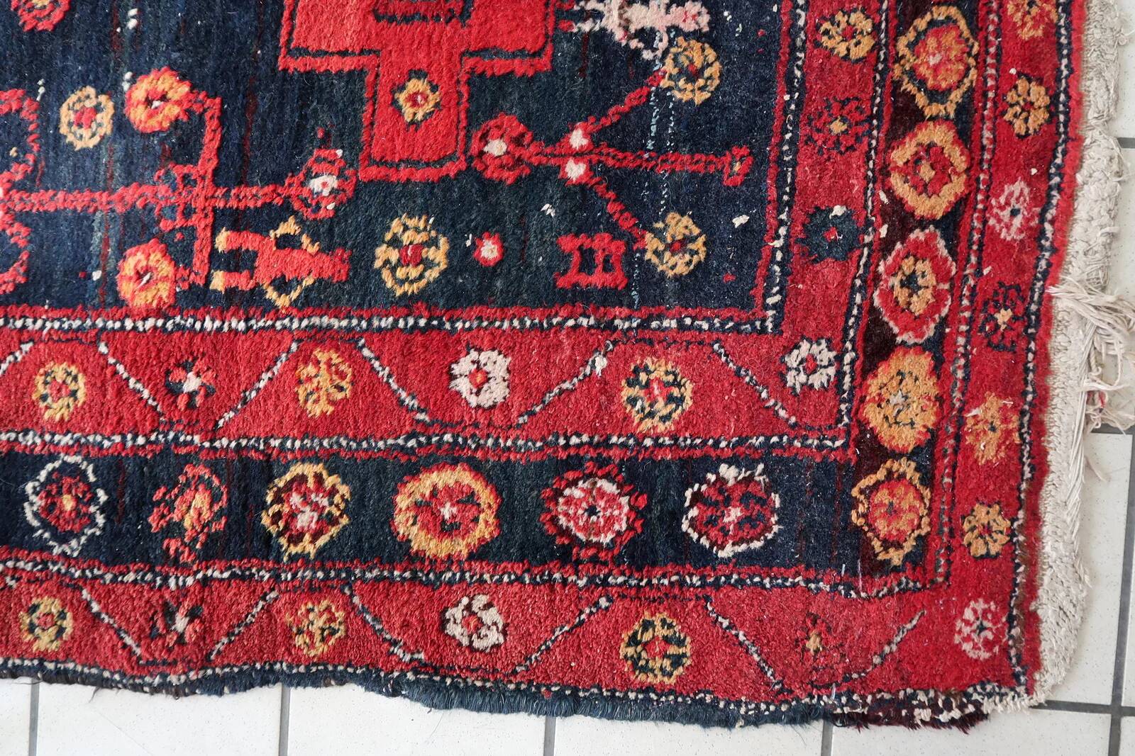 Handmade antique Persian Hamadan rug 142cm x 205cm, 1930s