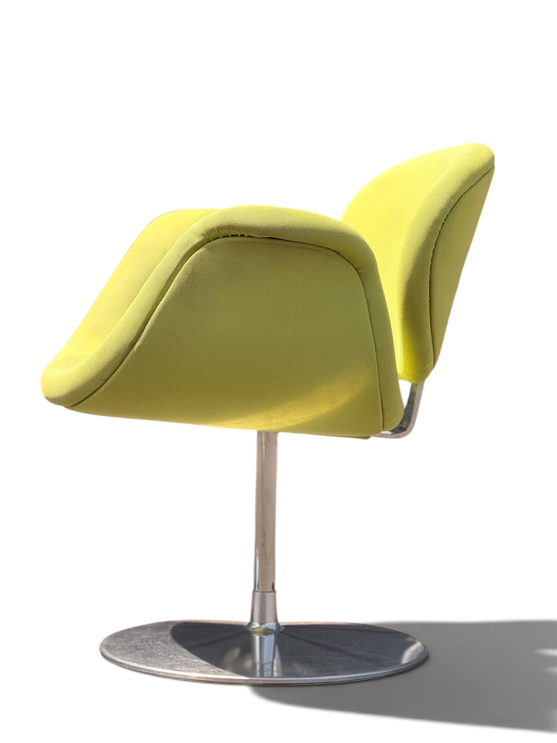 Fauteuil Little Tulip Pierre Paulin Artifort en tissu vert