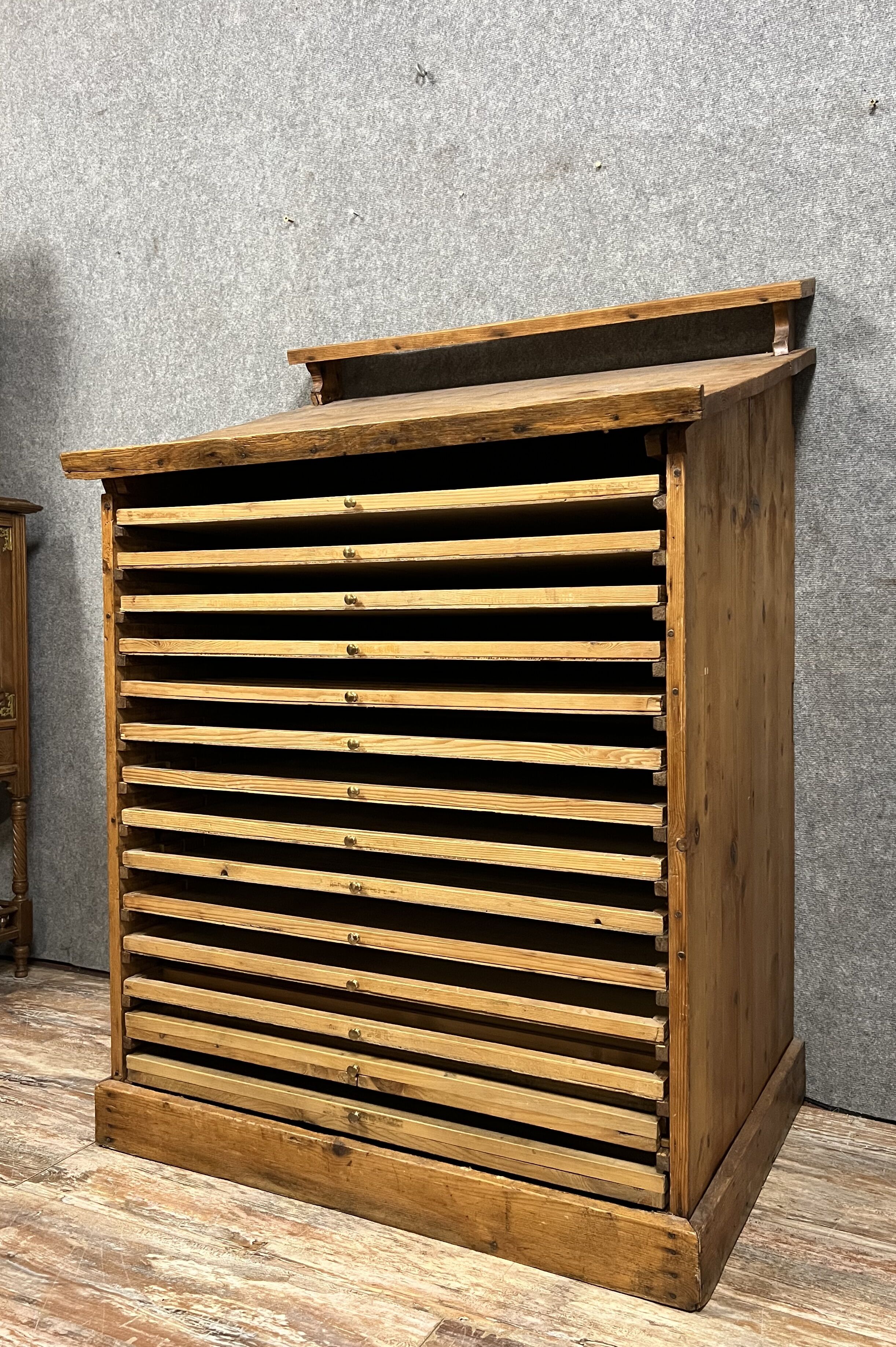 Trade furniture for printer with writing tray in inclined plane around 1900