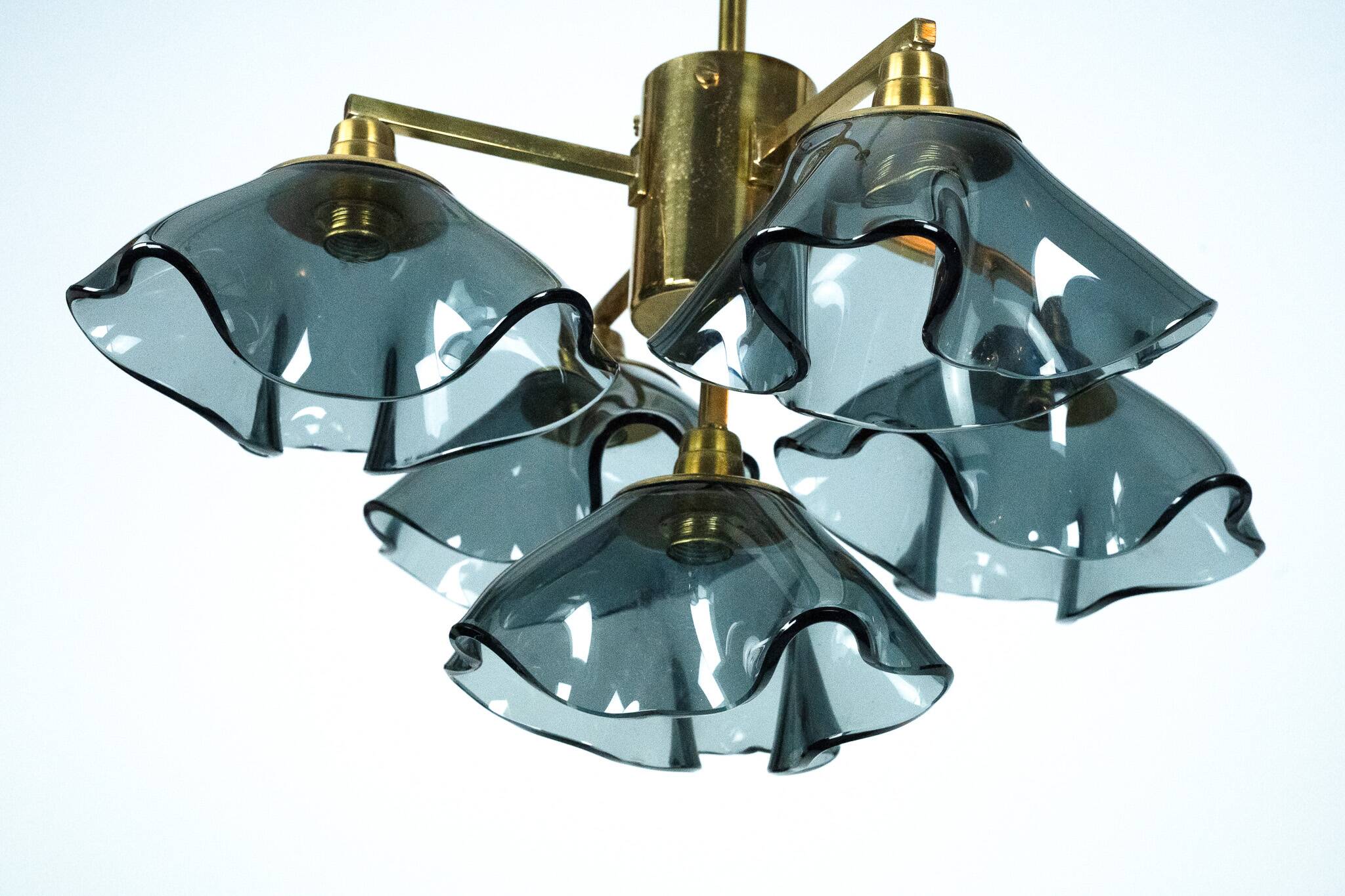 Lustre italien à cinq bras en verre fumé Vistosi et laiton, années 1970