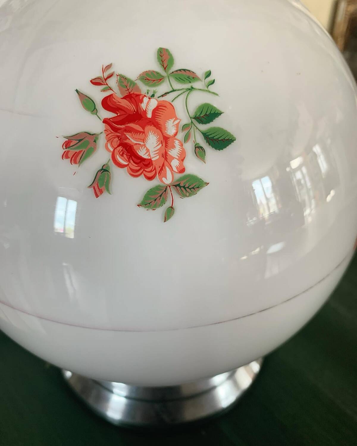 Lampe en opaline fleurie